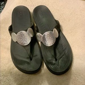 Crocs Sanrah Metalblock size 11 flip flop.